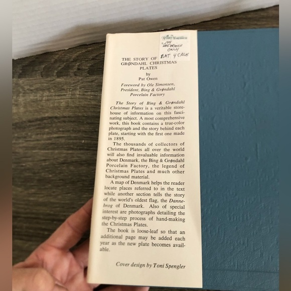 The Story of Bing & Grøndahl Christmas Plates Book - Picture 3 of 14